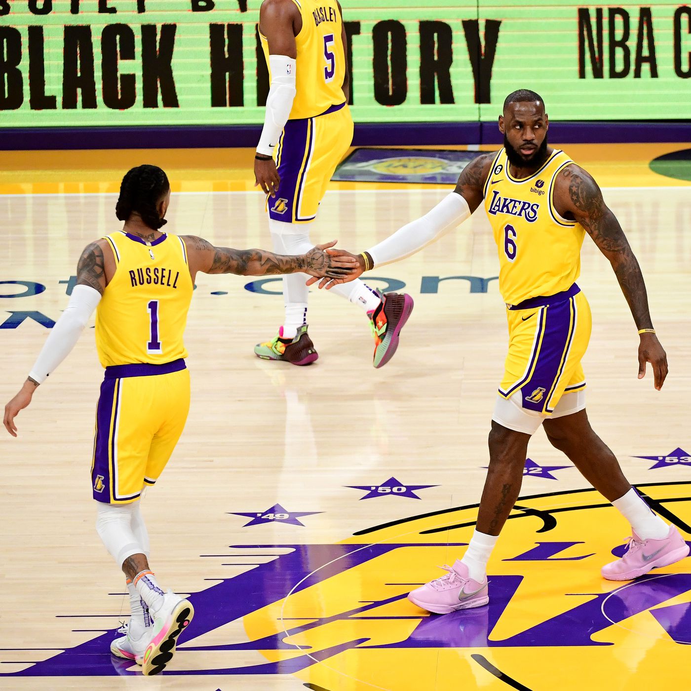 [情報] LBJ : 沒有 D-Lo 的表現我們沒有機會