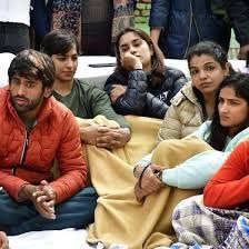 Manisha_Ahlawat's tweet photo. प्रधानमंत्री जब मेडल आते हैं तो फ़ोटो में दिखते हैं।
जब सवाल आते हैं तो मिस्टर इंडिया बन जाते हैं।

#WrestlersProtest #BetiBachao https://t.co/ZaMSeCPMQG