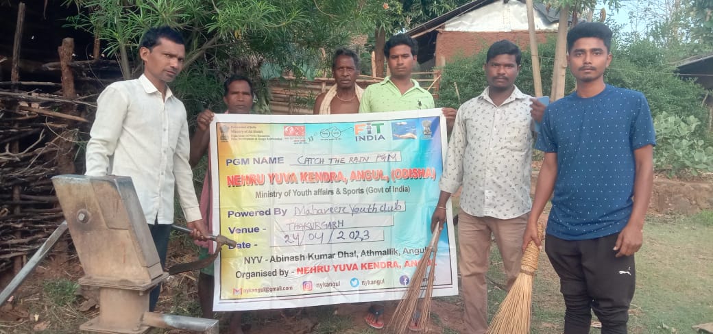 Save Water, Save Life!
Glimpse of #shramadaan #workcamp cleanliness/maintanance of water body by #Mahaveer_Youth_Club #Thakurgarh #Atthamalik block #Angul #Odisha on 24 Apr 2023 cdntd by #NYV Abinash 
#CatchTheRain #WaterConservation #rainharvesting
@nyksindia @NYKS_Odisha