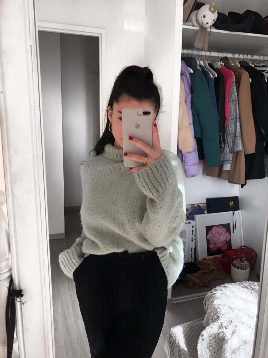 MelinaBB33's tweet photo. Faites pas attention à la bague💍 https://t.co/z6Wy0NmOXw