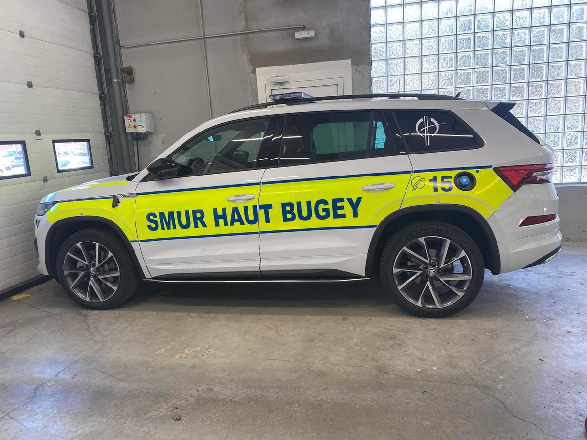 ActuSamu's tweet photo. [ ActuSAMU - SMUR ] : 🤩 Nouveau #VLM pour le #SMUR du CH #HautBugey 🚑 #SAMU01 de la marque Škoda Kodiaq ⬇️

📸 Mélody B https://t.co/RSekNvrHjA