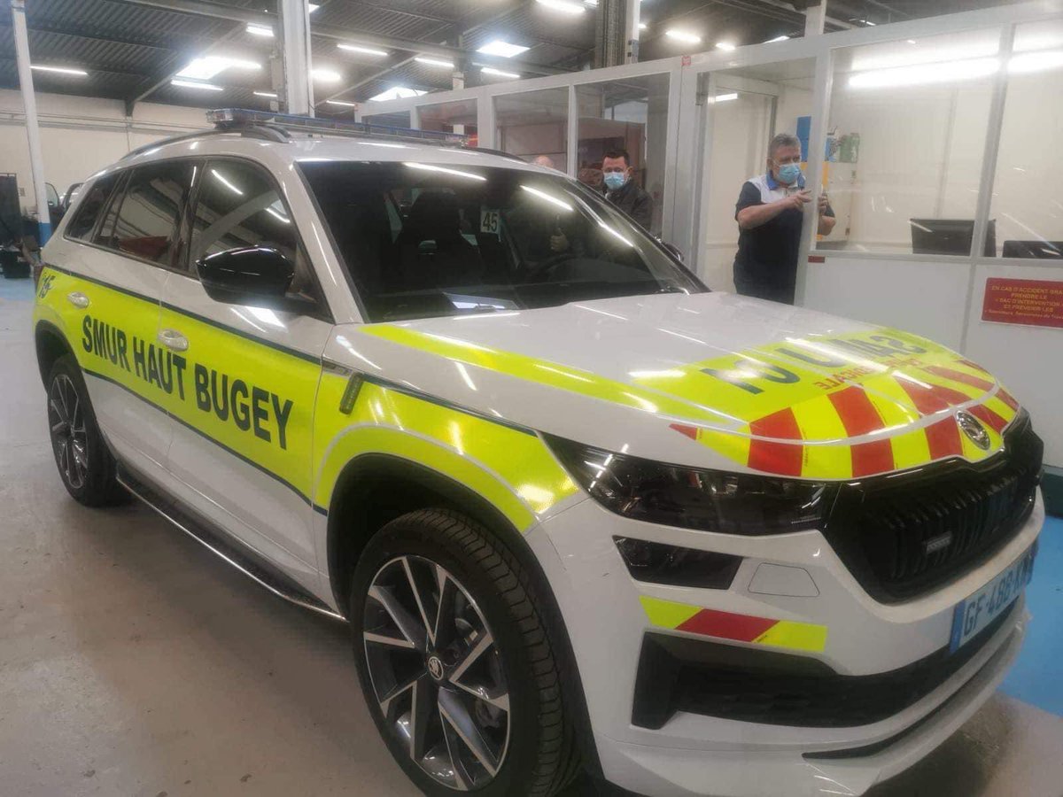 ActuSamu's tweet photo. [ ActuSAMU - SMUR ] : 🤩 Nouveau #VLM pour le #SMUR du CH #HautBugey 🚑 #SAMU01 de la marque Škoda Kodiaq ⬇️

📸 Mélody B https://t.co/RSekNvrHjA
