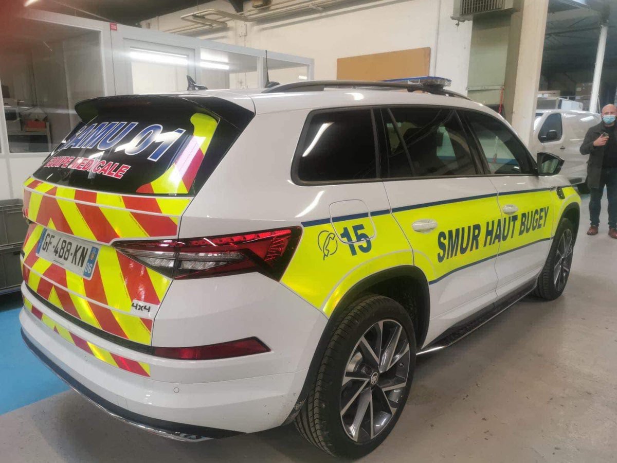 ActuSamu's tweet photo. [ ActuSAMU - SMUR ] : 🤩 Nouveau #VLM pour le #SMUR du CH #HautBugey 🚑 #SAMU01 de la marque Škoda Kodiaq ⬇️

📸 Mélody B https://t.co/RSekNvrHjA