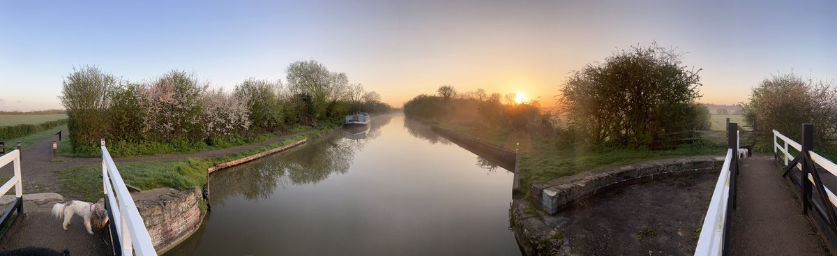 Crafty_General's tweet photo. Well it is match day isn’t it? It’s #STFC headdress this morning for a chilly run along the canal. 🙏 @CanalRiverTrust for keeping this in such good order. I fancy it’ll be hot chocolate in a NATO Black Mug with dodgy handles when I get home @stu_taylor173. #ServingOn #JoggingOn https://t.co/FfOh1aphWz