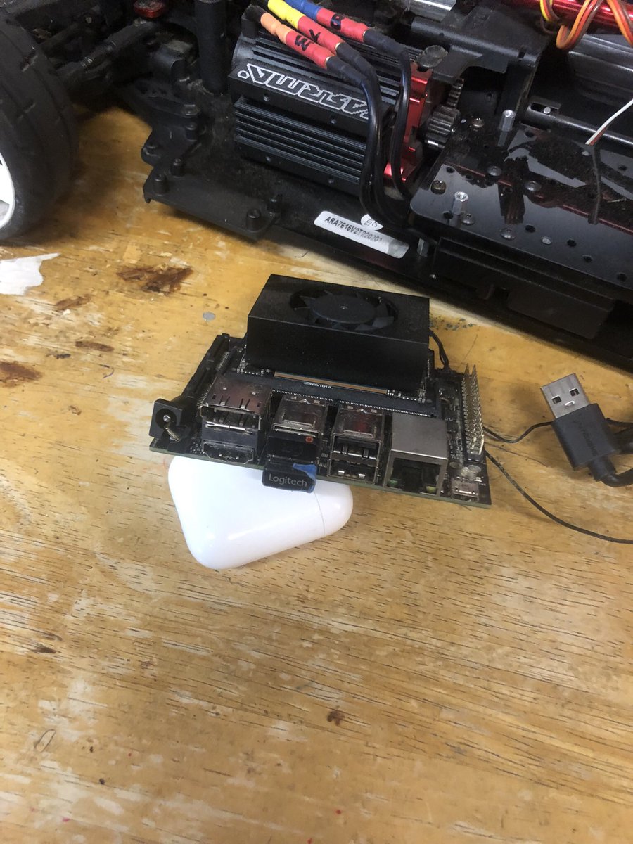 Smallpixel Robo Car tweet media