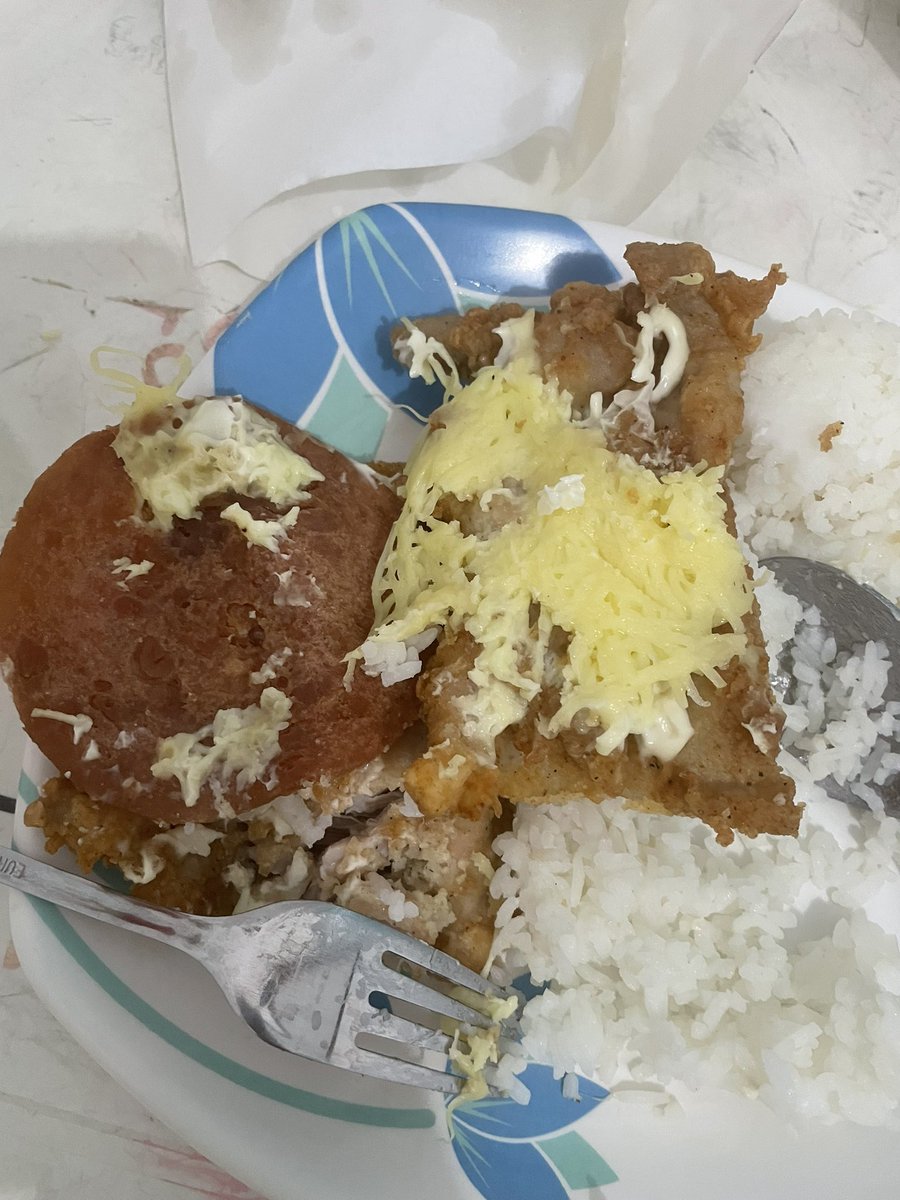 MSDK87569181's tweet photo. Ordered double down and yet may instead of bacon, ham and instead of flat cheese, grate cheese.  Hows that for a take out?   #kfcRobinsonmandalagan https://t.co/AuQMMKs7zf