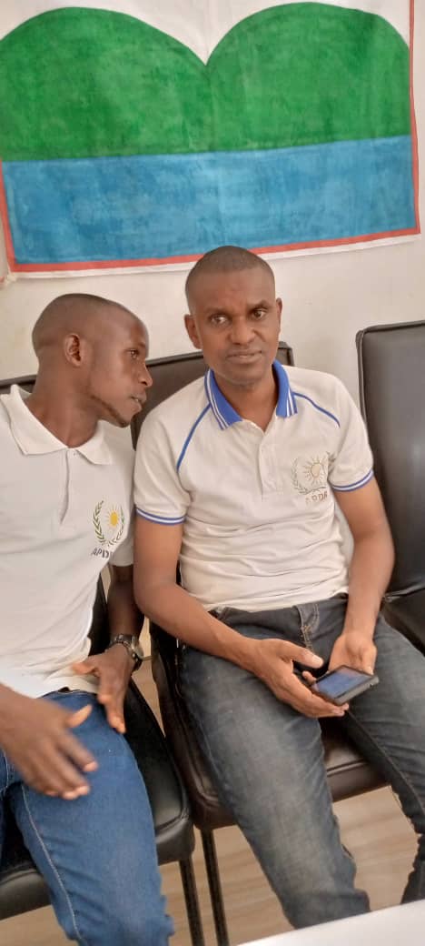apdr_parti's tweet photo. A la fin de cette réunion, Mr @banzawitonde a prodigué des conseils à ces membres et a remercié le président de la république @GeneralNeva pour la place et considération qu'il octroie aux jeunes dans le pays.

@yigenga @NtareHouse @DNiyoncungu @CnddFdd https://t.co/A5qVwaWoSy