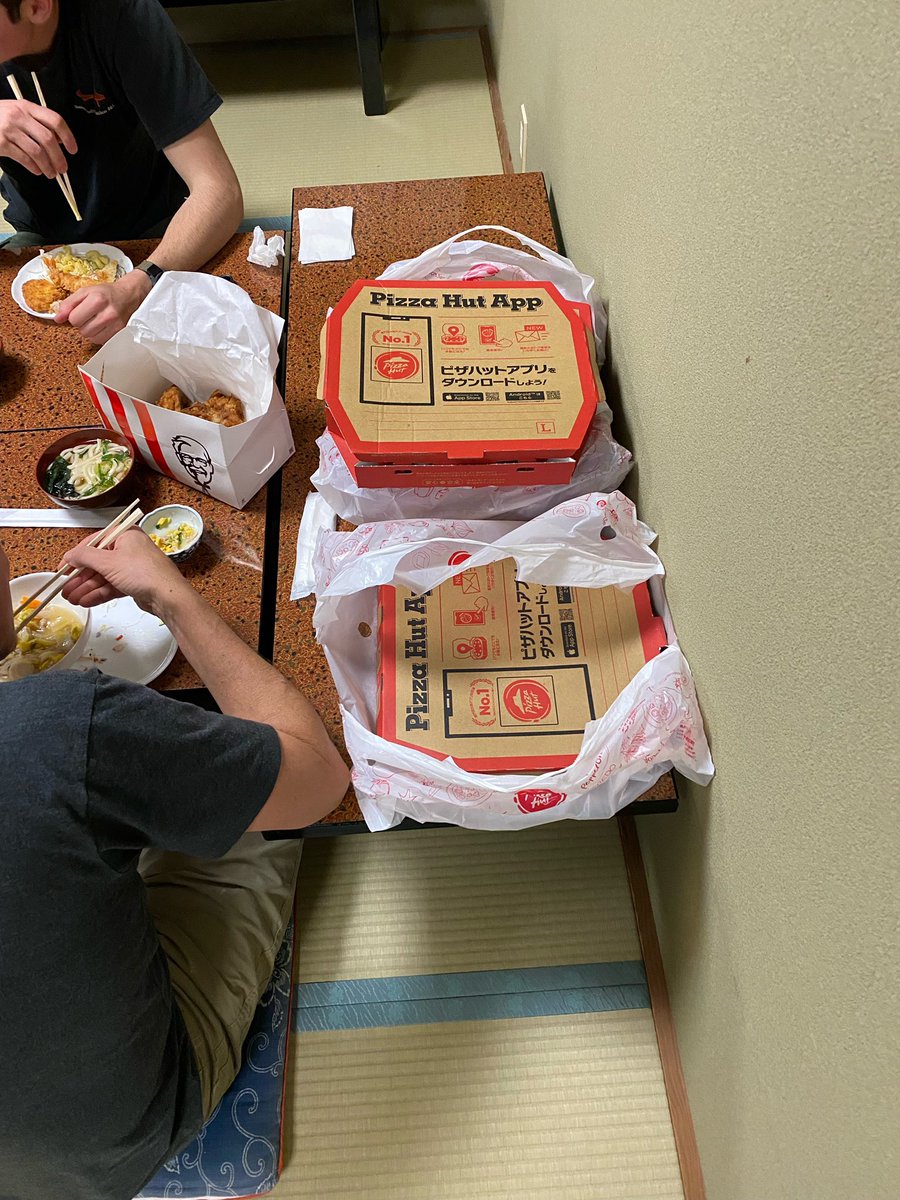 HelpfindPattie's tweet photo. Last night a local family brought pizza, chicken, and donuts for the Murad’s and 20+ volunteers. To give perspective: we are 1.5 hr drive south of where they live and the closest restaurant chains are at least an hour drive north from where this family lives 🙏🏼 #HelpFindPattie https://t.co/GEU0bAFXZb