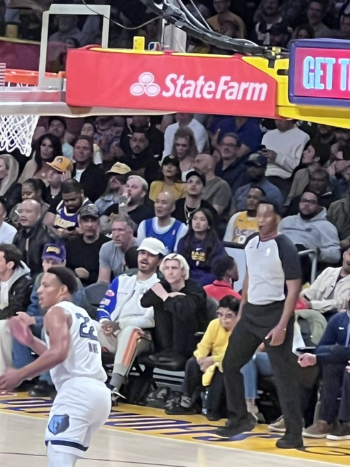 infamousbtw's tweet photo. nah no way @xQc was at a Lakers game courtside sitting like this 💀 https://t.co/RXvNR7Rc3C