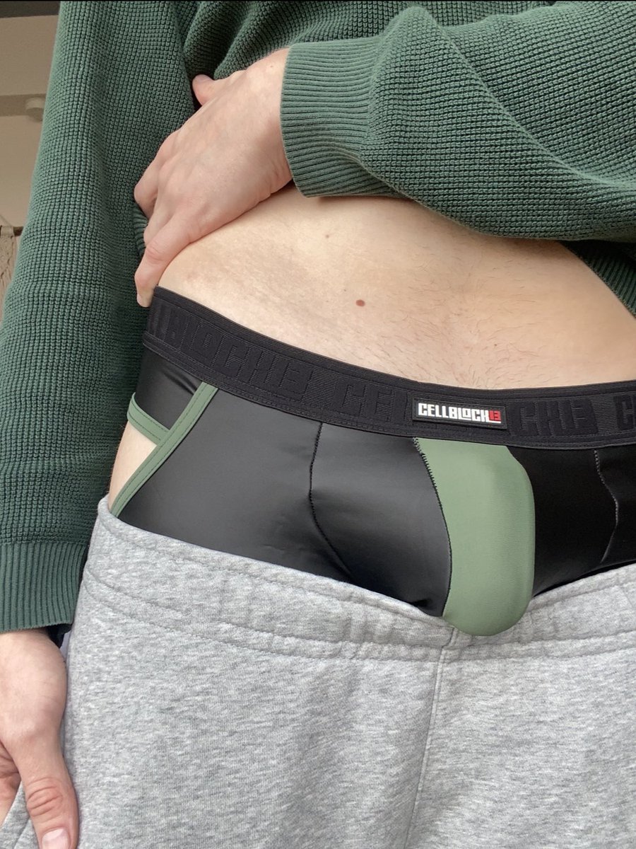 dirty_gay_boy's tweet photo. Grey sweatpants for ya‘ll 🍆

#gayporn #gay #gayboy #gaymen #instagay #gaysex #gaylove #porn #lgbtq #gayfetish #grindr #gaygerman #gayworld #gaylover #gaycampania #gayworlditaly #gayfeet #gayhot #cellblock13 #gayselfie #gayde #grindrita #nonegrindr #gaytoes #malefoot https://t.co/B5qRMMqlYf