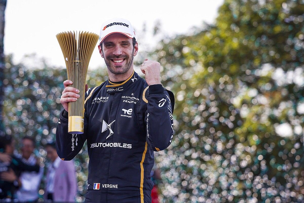 ravenblu_07's tweet image. Happy birthday JEV! #ABBFormulaE #JEV25 🥳🎂🎁🎉🎊🎈🇫🇷