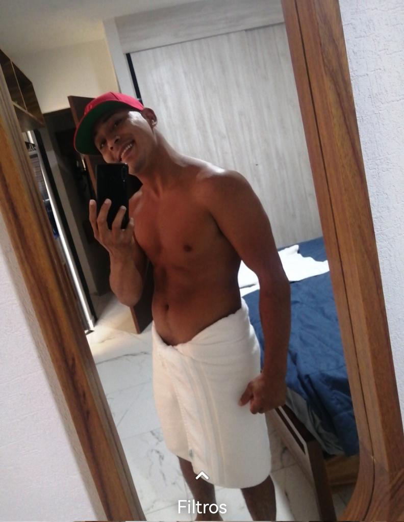 EdwinChabl3's tweet photo. Retweet para ver si la toalla se cae 😈😈💦 https://t.co/st330zHfOg