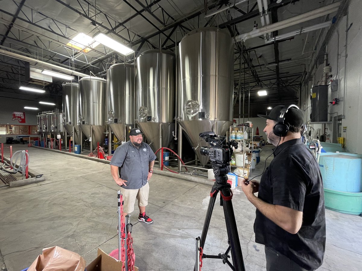 unclebearsaz's tweet photo. What a great weekend filming with @sternpinball for their #brewcadehopping series! We have such a great space here in Gilbert and can’t wait to showcase what we have been up to!
#sternpinball #brewcade #dangerzonearcade #dangerzone #ubbrew #unclebearsbrewery #unclebears #arcade https://t.co/VII0ws6ABG