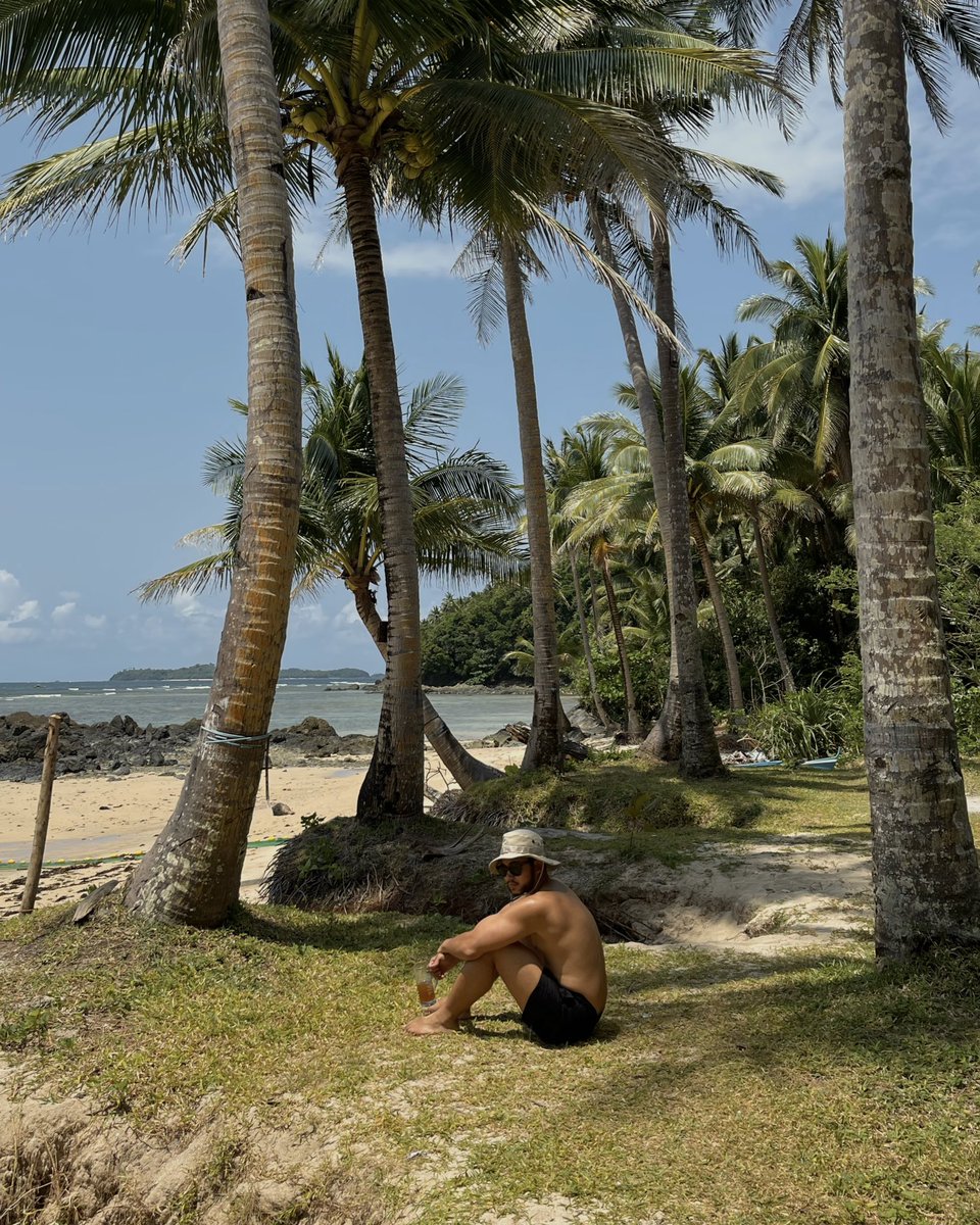 chanserif's tweet photo. so freakin’ happy to be back in the tropics 🌴 https://t.co/kV5mCyDUQg