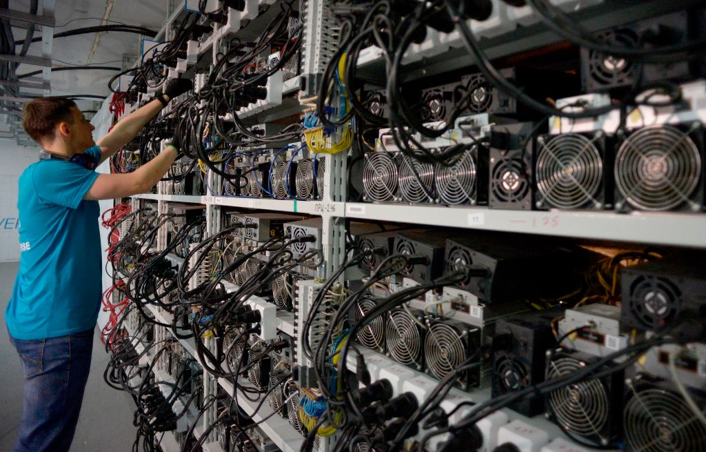 TradeStockMrkts's tweet photo. A Comprehensive Guide to Cryptocurrency Mining and Its Influence on the Market
By Amir Shayan
#bitcoin #cryptocurrencymining #digitalcurrencies #energyconsumption #fraudandhacking #hardwareandsoftware #marketimpact #miningchallenges #miningrig #minings
https://t.co/XX5TpMpqJy https://t.co/JFTGWUNnsK