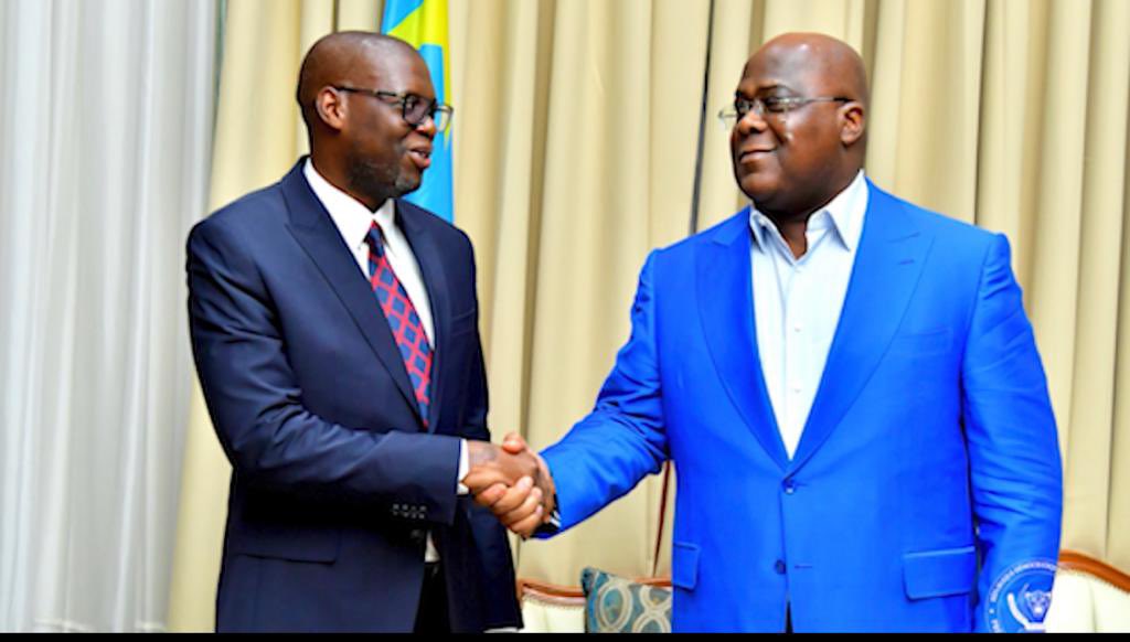 Merci au Président de la République Félix-Antoine Tshisekedi de m’avoir reçu pour qu’on échange sur la flambée des prix du maïs et la recrudescence d’une forme de criminalité d’un autre genre à Lubumbashi. Le Chef de l’Etat tient à l’exécution d’une série de mesures urgentes.