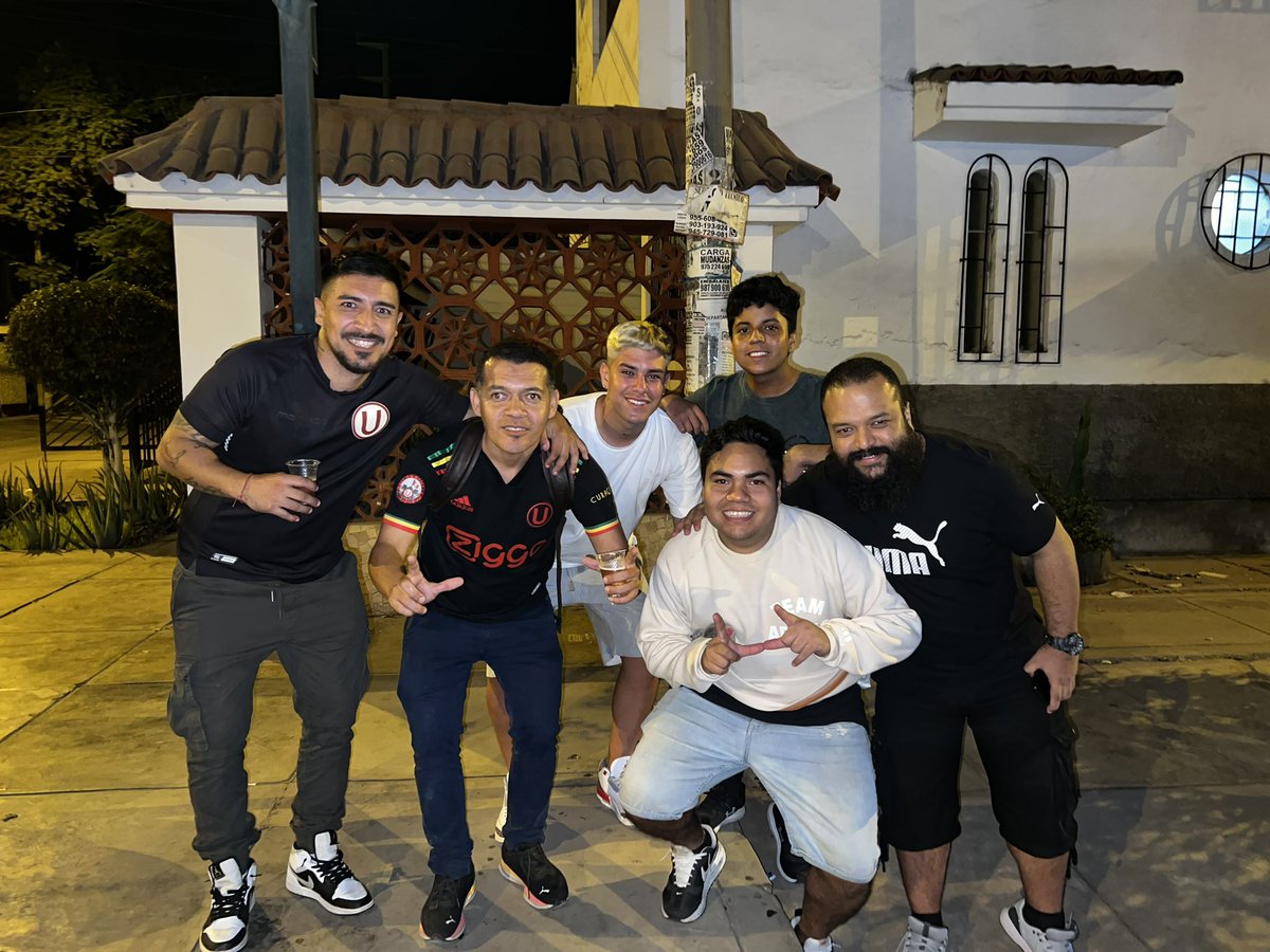 AngeloG2107's tweet photo. Vamos vamos los merengues
Vamos vamos a ganar
Los de arriba son cagones
Los podemos alcanzar 🎵
Vamos #Universitario #UvsSc #YdaleU https://t.co/9T6z95QqXa