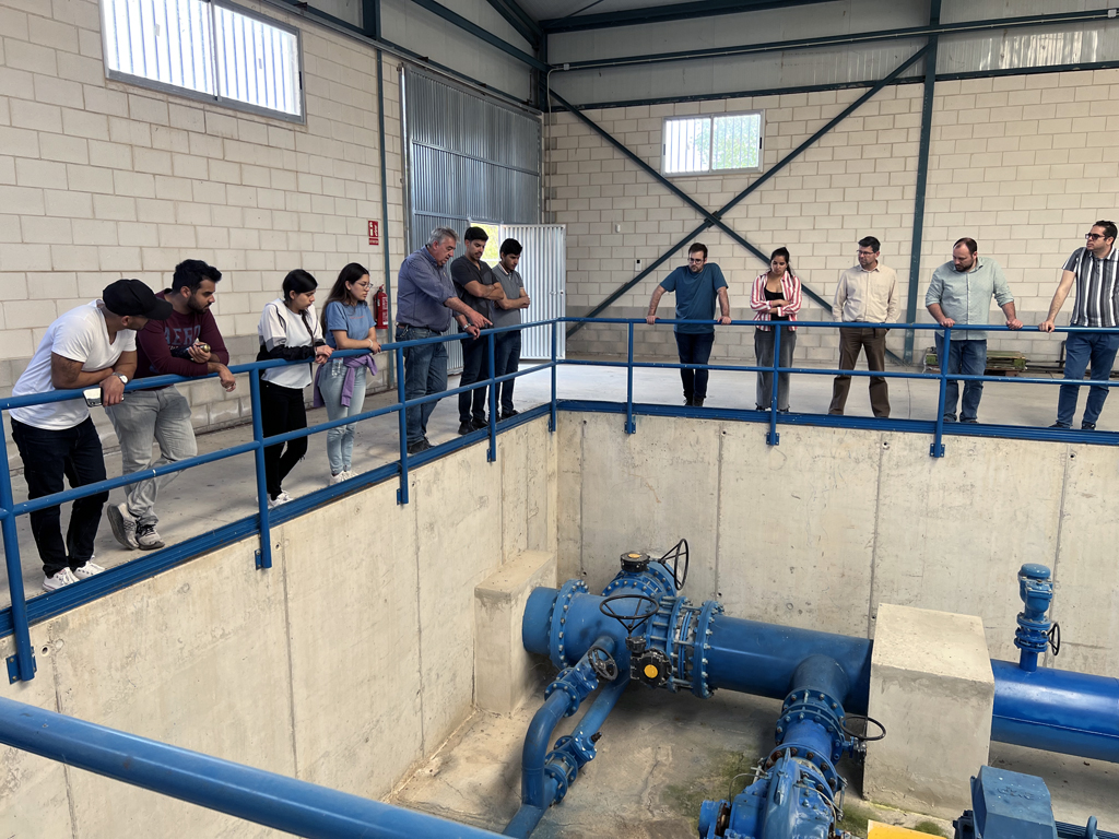 mihmaupv's tweet photo. #FormacionMIHMA
👉En nuestro #MasterAgua💧estamos conectados con el mundo profesional y de empresa.
😀Un ejemplo es la visita a la CCRR de Villar del Arzobispo (Valencia), en el marco de la 📖asignatura "#Planificación y diseño de redes de distribución de #agua". https://t.co/FUN2RErhLy