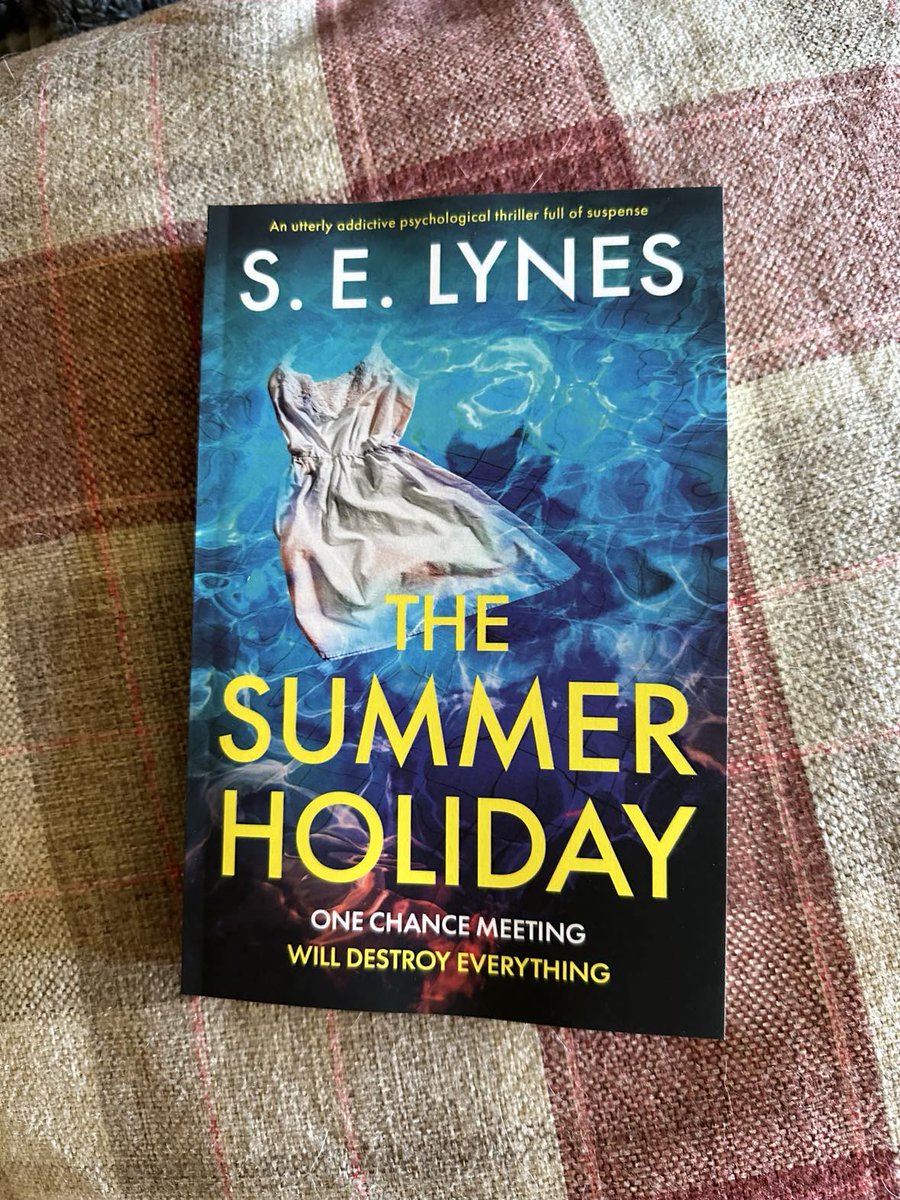 annecater's tweet photo. Thanks for the #BookPost @bookouture 

#TheSummerHoliday by @SELynesAuthor - publishes 9 May https://t.co/VSJakcZVQ4
