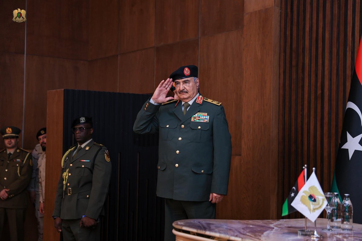 KhalifaAlabeidi's tweet photo. القائد العام المُشير خليفة حفتر يلتقي في مقرّ القيادة العامة عدداً من القيادات العسكرية وضباط القوات المُسلحة ويهنئهم بمناسبة عيد الفطر المُبارك . https://t.co/uMOvkMGPvA
