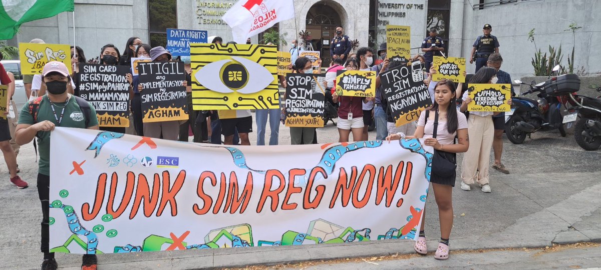 phkule's tweet photo. NGAYON: Nagkakasa ng mobilisasyon ang mga hanay ng estudyante, siyentista, at propesyonal sa harap ng opisina ng Department of Information and Communications Technology sa QC upang ipagpanawagan ang pagbabasura ng SIM Registration Act. 

#JunkSIMReg
#StopSIMRegNow
#SIMplyPahirap https://t.co/0e2J4uZRvU