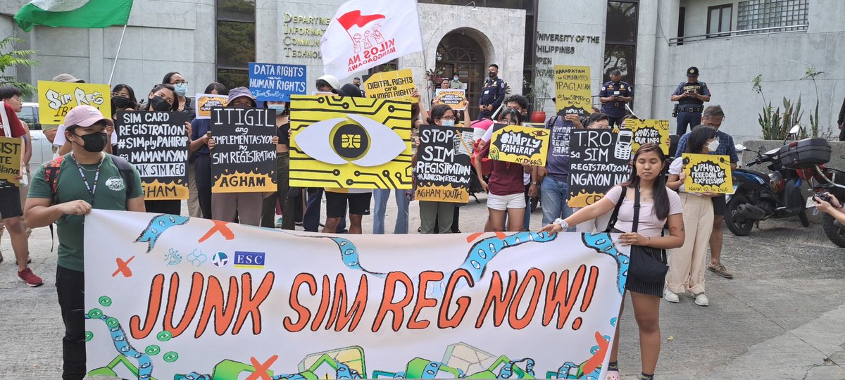 phkule's tweet photo. NGAYON: Nagkakasa ng mobilisasyon ang mga hanay ng estudyante, siyentista, at propesyonal sa harap ng opisina ng Department of Information and Communications Technology sa QC upang ipagpanawagan ang pagbabasura ng SIM Registration Act. 

#JunkSIMReg
#StopSIMRegNow
#SIMplyPahirap https://t.co/0e2J4uZRvU