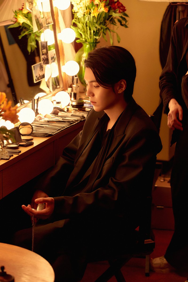 SpotifyKpop's tweet photo. These #AgustD behind-the-scenes photos are giving us LIFE and so is #D_DAY! 😭💜

Watch the full film here: https://t.co/5H8fvx2TRb
Listen to “D-DAY”: https://t.co/ZgowD01Zlr

#SpotifyxAgustD #SUGA @bts_bighit https://t.co/uXHQHDhkA0