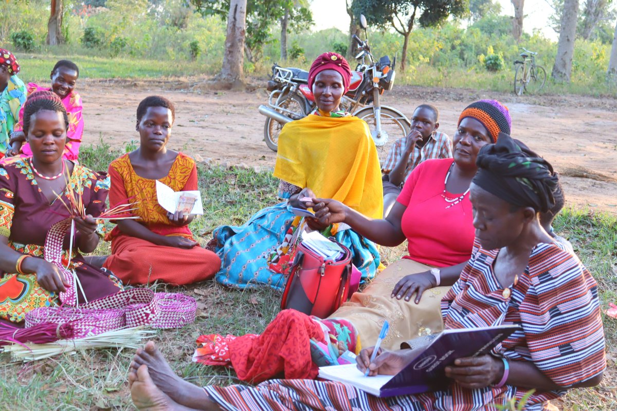 kisoboka_africa's tweet photo. Our SCOBA program is not just about saving money and starting businesses, it's about creating a strong community that supports each other's financial and educational goals.
Here's a glimpse of SCOBA members having a casual talk about their financials.
#SCOBA
#FinancialEducation https://t.co/oYbhQLhiuY