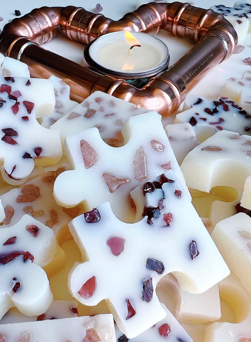 puzzlemelts's tweet photo. For all the crystal lovers, check these out! A wide range of crystal puzzle melts are available.100% soy wax.Premium fragrances. #soywax #crystalhealing #crystals #crystallove https://t.co/UmDve0p764