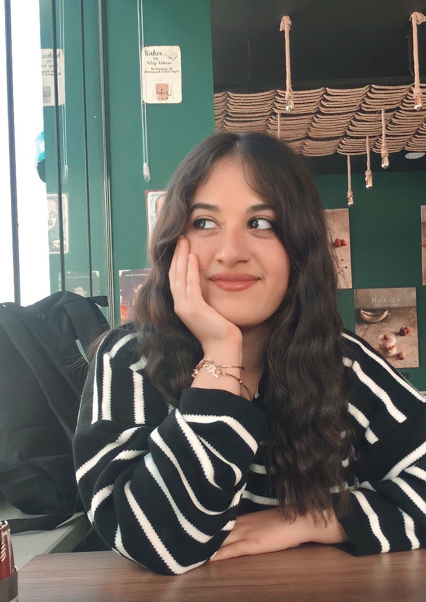 kisacakimdir's tweet photo. Elif İdil Bilgiç

Ertuğrul Gazi Anadolu Lisesi 12. sınıf öğrencisi Elif idil Bilgic, depreme Adıyaman’da yakalanarak hayatını kaybetti.

Başımız sağ olsun. https://t.co/dHQyfXq4wc