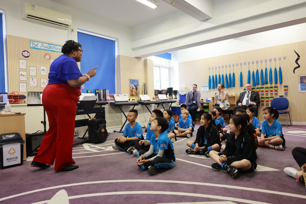 We were delighted to welcome 3 specialists from the Juilliard School of Performing Arts in New York to school, last week. During their visit they gave a music lesson and watched a thrilling performance by Y5 entitled Ancient Battle, which the children had composed!  #NAEJuilliard