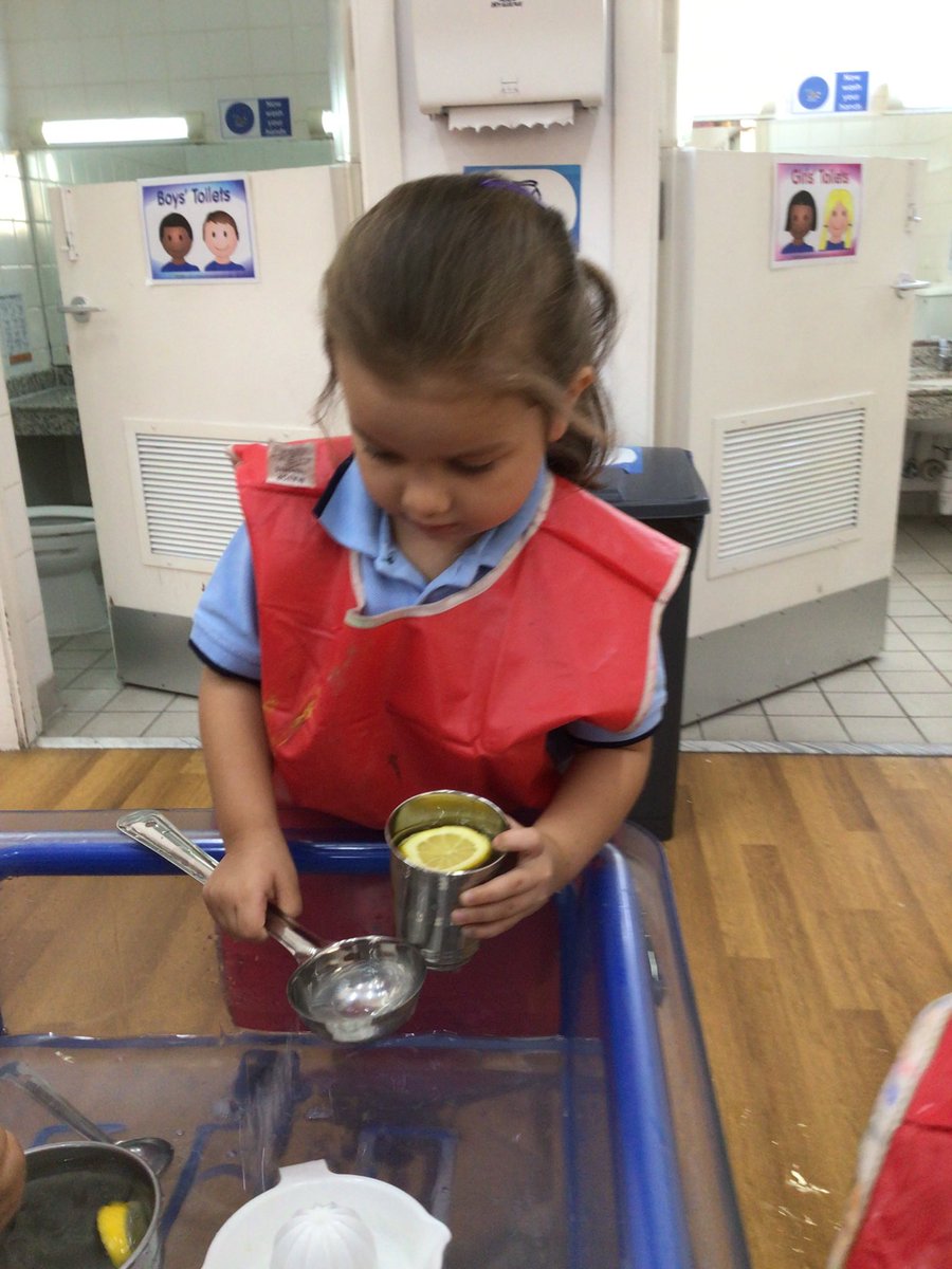 Real Life Learning through play by making lemonade. This also helps to develop our fine motor control. #JESSJumLearning #EYFS #learningthroughplay