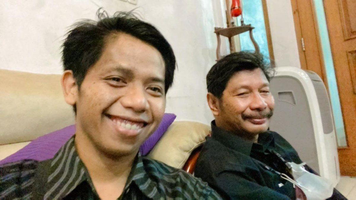 Tyuliant0's tweet photo. Senior baru di tempat yang baru. Tak gagas gagas koncoku berumur kabeh https://t.co/1fPaouqKqX
