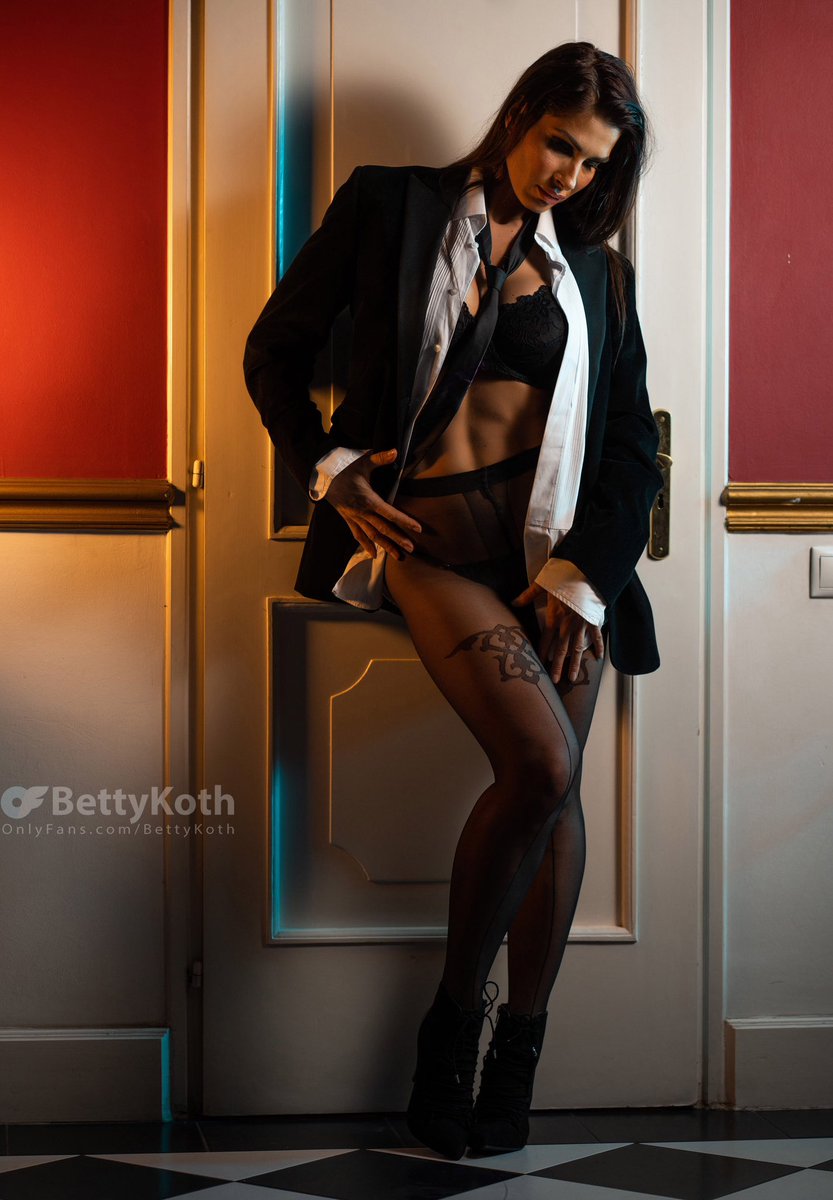 BettyKoth80's tweet photo. You must be looking for the suit!😉 https://t.co/HOlKR5433k