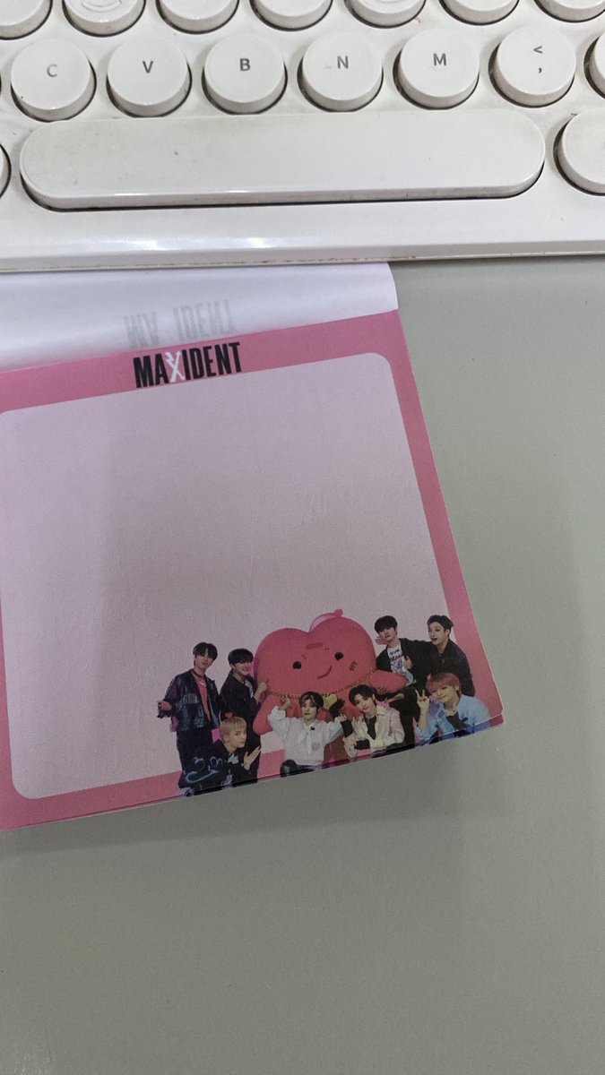 hanniekoo_'s tweet photo. need to do some notes rn and saw this cutest notepad I got last #MANIAC_IN_MANILA 🩷 

whoever give this as freebies, thank u and know that I used it well hehe

[#simplejoysinlife] https://t.co/JGyUOa2VPQ