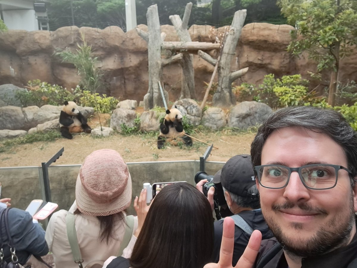KamuiKuroshi's tweet photo. PANDAAAA!!!🐼🐼🐼💜💜💜
#JapanUrlaub2023 #Panda #UenoZoo #BestAnimals #PandaFamily https://t.co/xFMZqaJIov
