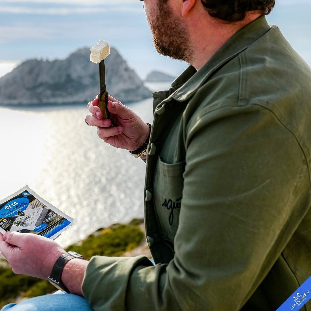 AlphaOmegaOff's tweet photo. Connaissez-vous la Feta Grecque traditionnelle de l’île de Lesbos ? 🧀

Aujourd’hui nous vous faisons voyager sur notre île grecque à travers cette Feta traditionnelle 100% naturelle pour une expérience haute en saveurs ! 🤤

La Feta est l’élément inco… https://t.co/nb9r7oIjb6 https://t.co/Qj3cK8DHmj