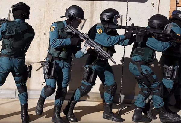 JOSDEPALAFOX2's tweet photo. Contra la okupacion,la Inseguridad ciudadana y la ilegalidad:
Mano dura policial.
#CuidaLoTuyo
#YoVotoVox
#TeamVox https://t.co/GjZTxBC3tY