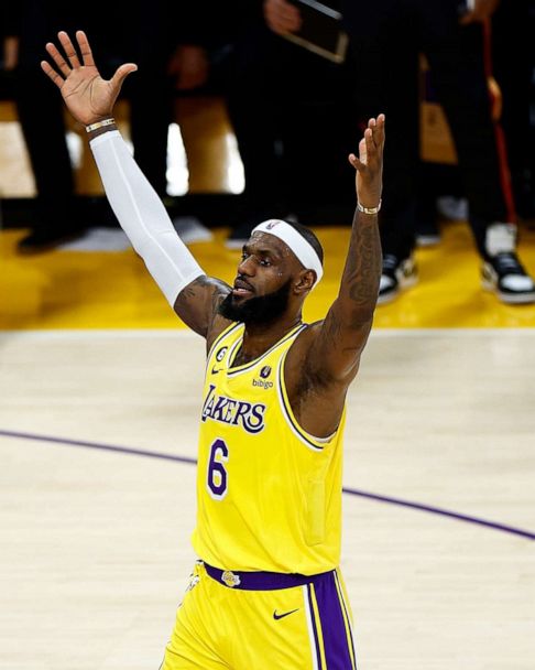 Mania_z_'s tweet photo. LeBron James put up a DOMINANT double-double to secure the Los Angeles Lakers Game 4 W and a 3-1 series lead 🔥

He becomes the oldest player (38 years, 115 days old) in NBA history to record 20+ points and 20+ rebounds in a Playoff Game.  #LAKERSWIN #LeBron #NBA #PLAYOFFMODE https://t.co/hkG7Ya1nJR