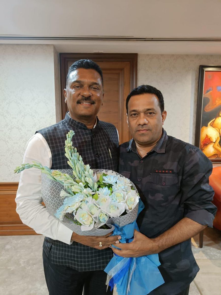 RajuBhoir16's tweet photo. गुरुवर्य,
आदरणीय,
मिरा भाईंदर संपर्क प्रमुख, शिवसेना कार्यसम्राट आमदार मा. श्री. प्रताप सरनाईक साहेब आपणांस वाढदिवसाच्या मनःपुर्वक शुभेच्छा !!
#25_एप्रिल
#bossbday #PratapSarnaik #shivsena #mirabhayander https://t.co/9CaIRFiNCT