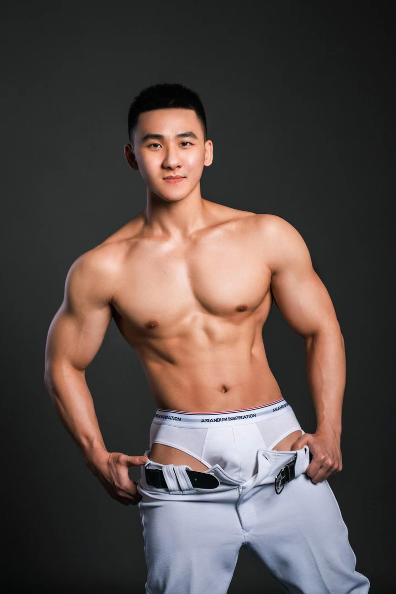 gzhs6888's tweet photo. 重庆青慕SPA上新肌肉男，五一假期来重庆游玩需要男技师上门做spa的请添加客服微信 chuanji02 备注推特，期待各位光临 #重庆技师 #男技师 #上门服务 #帅哥资源 #按摩会所 #彩虹会所 #同志会所 #spa #按摩 #massage #专业手法 #按摩师 #重庆鸭子 #重庆浴室 #帅哥资源 #男模经纪 #大鸡吧 #肌肉猛男 #肌肉 https://t.co/cPTWLt2NtA