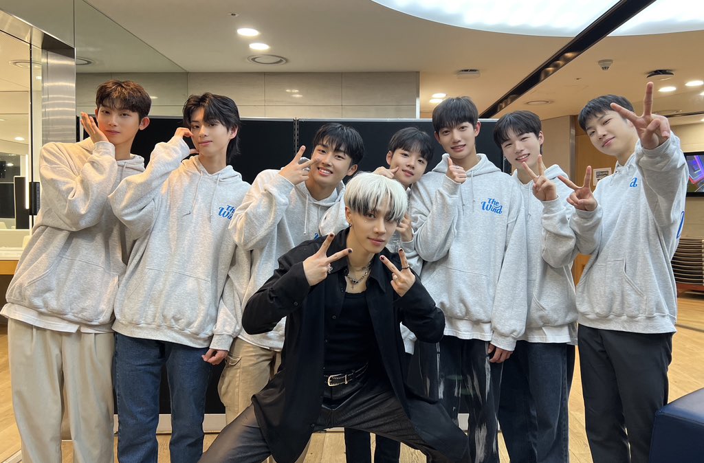 [📸] #더윈드데이 #THEWINDDAY

첫번째 정규앨범 ‘Predator’🔥로 컴백하신
하이라이트 기광선배님✨과 함께한 소중한 시간!

#하이라이트 #HIGHLIGHT
#이기광 #LEEGIKWANG
#프레데터 #Predator
#더윈드 #THEWIND #The_Wind