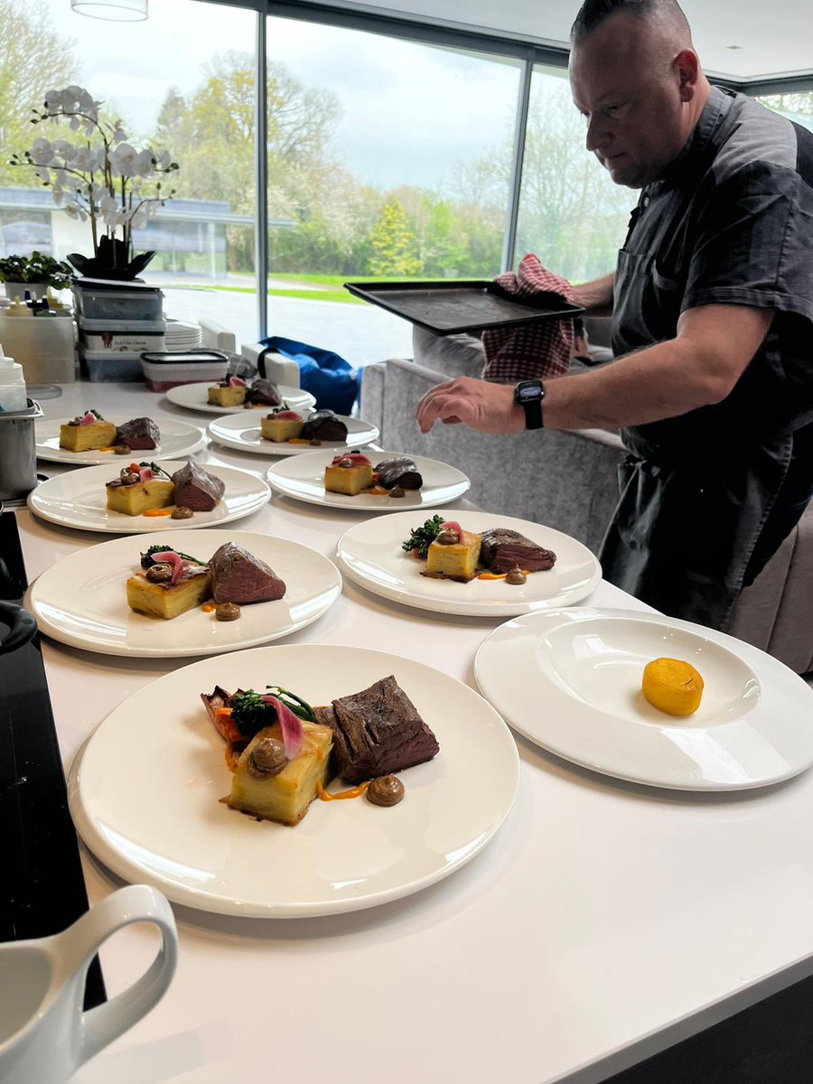 FoodChamps2020's tweet photo. Make your loved one's  birthday extra special with a restaurant-quality lunch right at home! Our chef at home service will turn your kitchen into a culinary delight, creating a personalized menu to celebrate this milestone occasion. https://t.co/gJw65C5snm