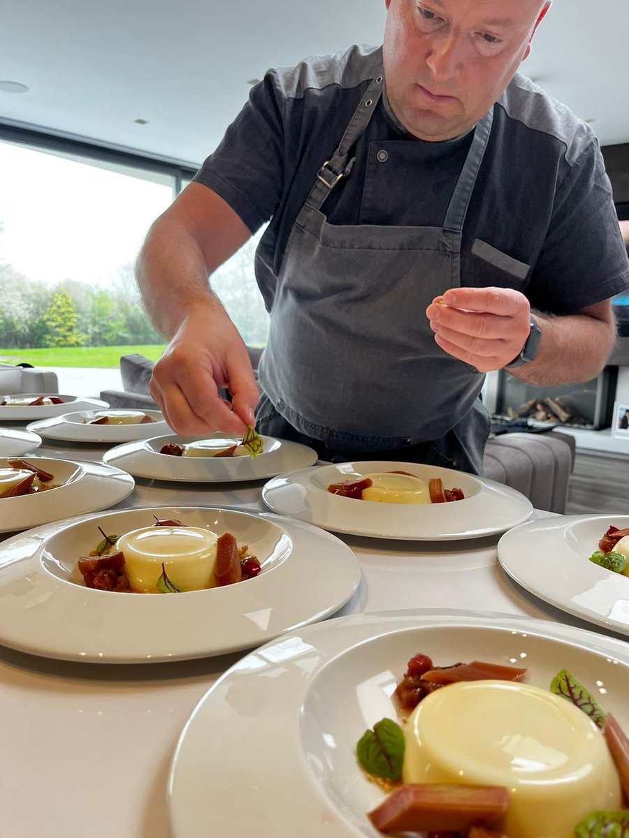 FoodChamps2020's tweet photo. Make your loved one's  birthday extra special with a restaurant-quality lunch right at home! Our chef at home service will turn your kitchen into a culinary delight, creating a personalized menu to celebrate this milestone occasion. https://t.co/gJw65C5snm
