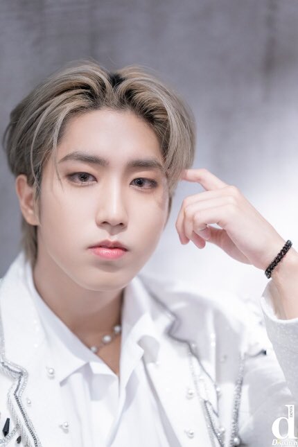 HANZ0NE's tweet photo. #한 ☆ https://t.co/MDH84BmppR