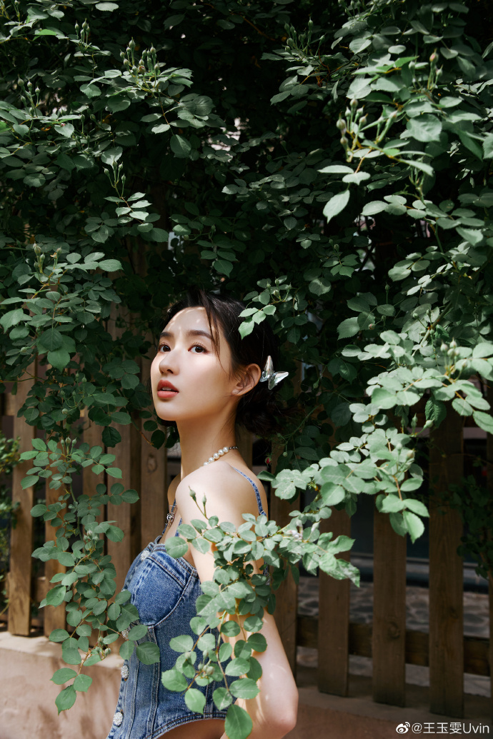 EntTofu's tweet photo. #WangYuwen has a pure look with spring fashion in the photos uploaded on her Weibo:"Just like some breeze 🍃"
#Uvin #王玉雯
Source:https://t.co/cu6UKttyMu https://t.co/1cE958uZQ2