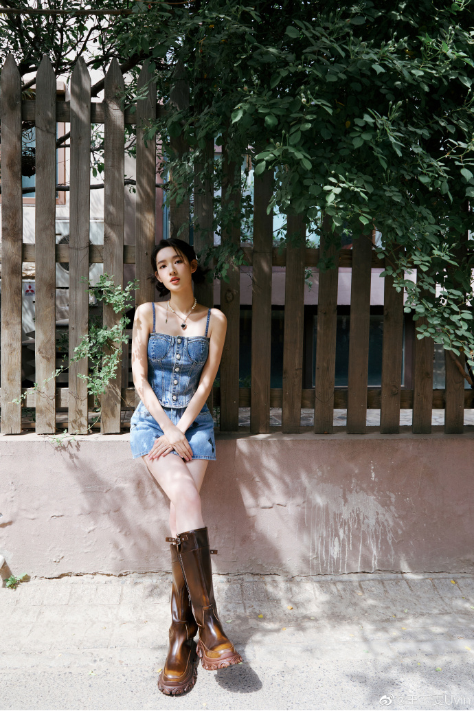 EntTofu's tweet photo. #WangYuwen has a pure look with spring fashion in the photos uploaded on her Weibo:"Just like some breeze 🍃"
#Uvin #王玉雯
Source:https://t.co/cu6UKttyMu https://t.co/1cE958uZQ2