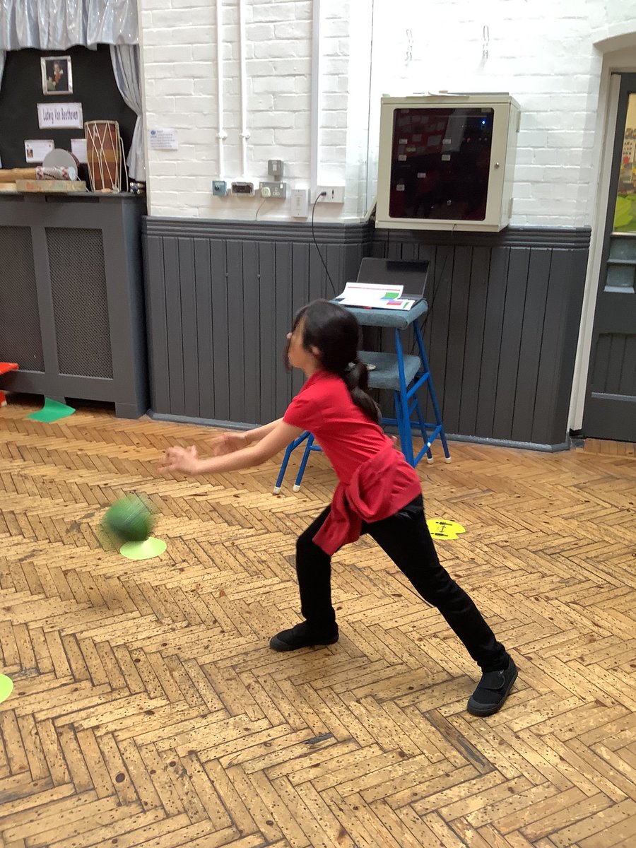 MarlboroughPrim's tweet photo. Year 3 showing some wonderful #passing skills in #basketball #chestpass #bouncepass #completepe https://t.co/soMCjMUoJQ