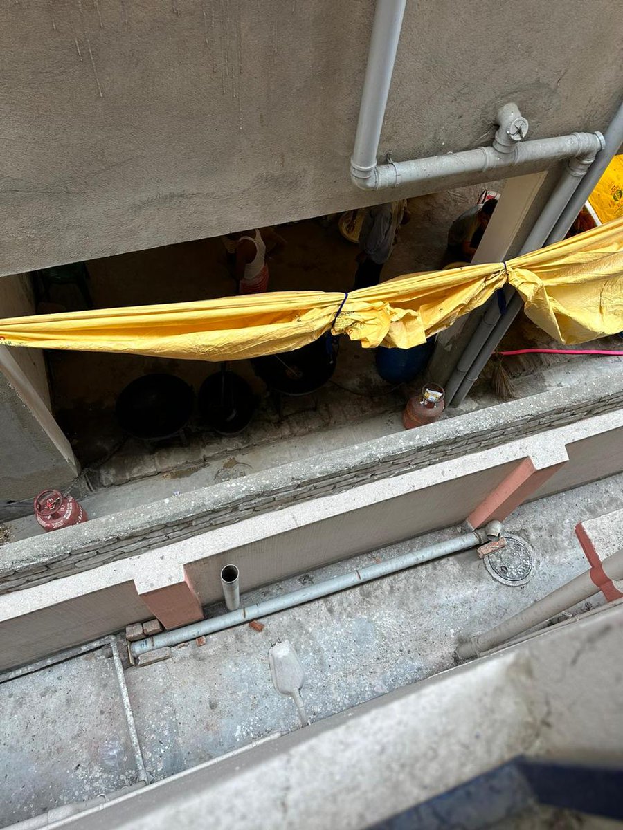 arindamnag03's tweet photo. Last 4 months a building in P33, Senhati Colony, Behala, wrd no 116 turns into marriage hall. Creating extreme annoyance &amp; disturbance in the nearby habitat without license from KMC,fire dept, CESC, Sound pollution. @kmc_kolkata @CESCLimited, @sujitboseaitc @WBPCB @FirhadHakim https://t.co/jgheGbPtFy