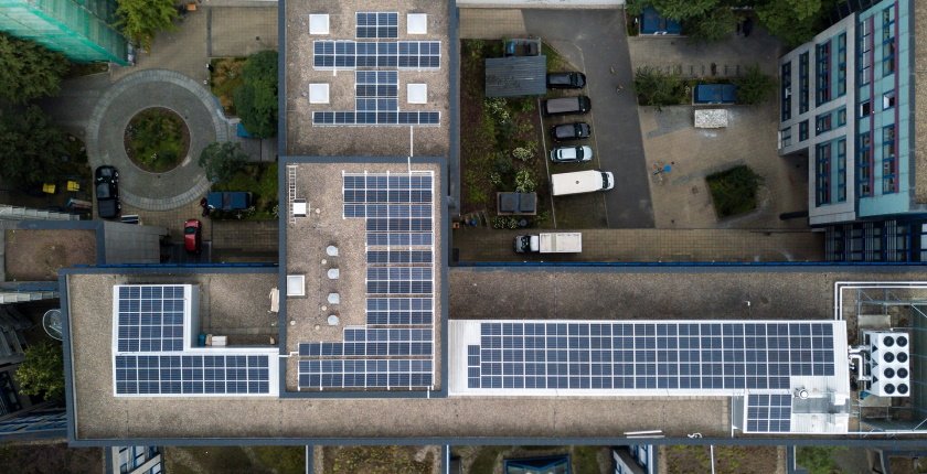 BalkanGreEnNews's tweet photo. #Dobravest za sva domaćinstva i firme koje žele da instaliraju solarne panele ☀️ i proizvodnjom zelene energije ⚡ smanje svoje račune za struju. #solarnipaneli #zivotnasredina #prozjumeri #dekarbonizacija #struja https://t.co/EO95HdNJ73 https://t.co/KYTq44MgKk